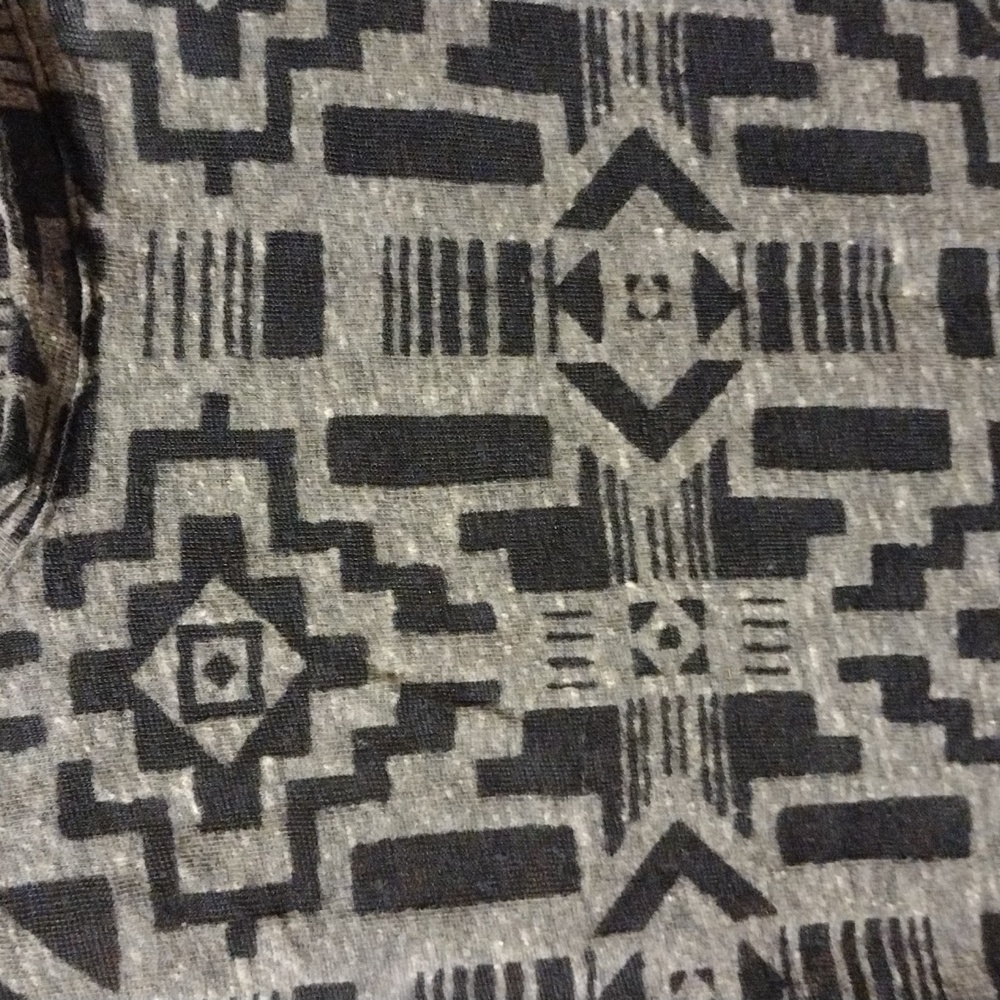 Gray patterned top - Picture 5 of 5
